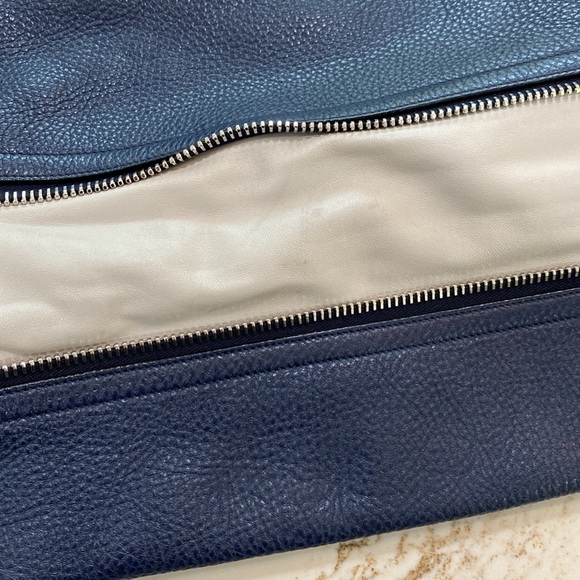 Salvatore Ferragamo expandable pebble leather tote bag - Picture 10 of 11